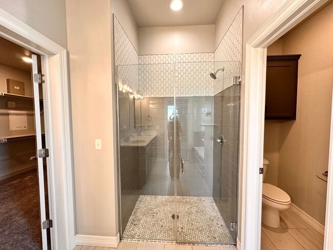 Building Photo - Spacious 4-Bedroom Home with Pool in Yukon