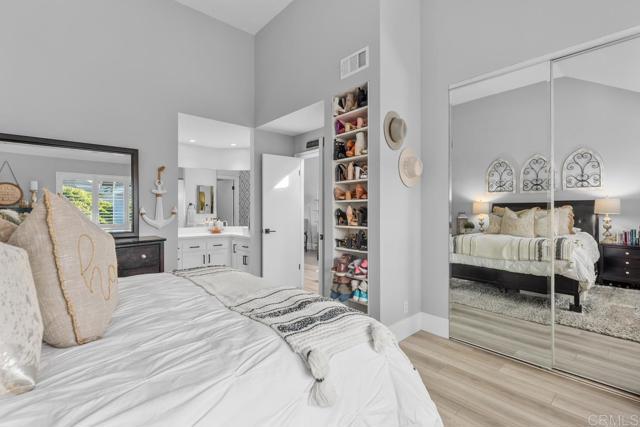 Building Photo - 528 Via De La Valle