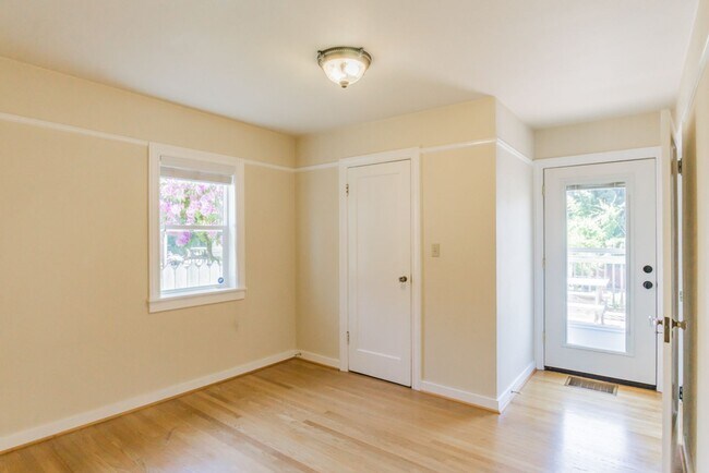 Building Photo - 507 NE 91st St