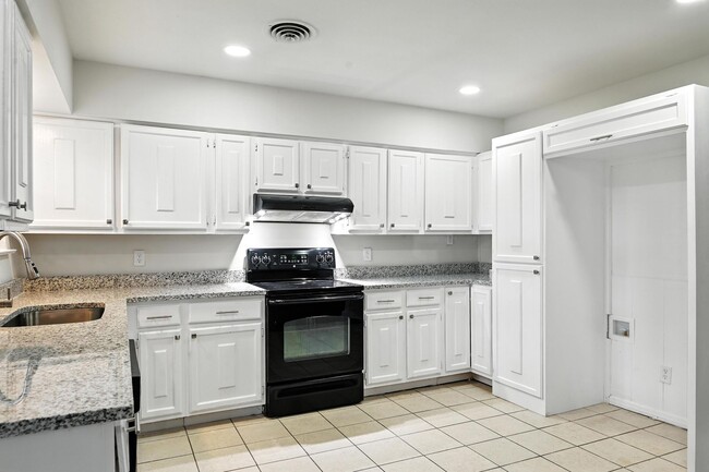 Building Photo - Immaculate 4-Bedroom Remodel in the Heart ...
