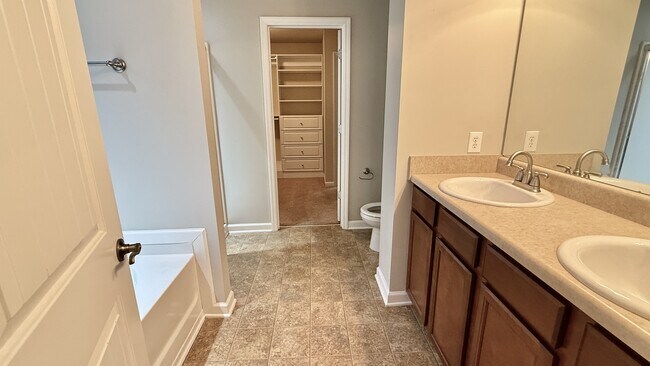 Building Photo - 1813 Clayton Cove Dr NW