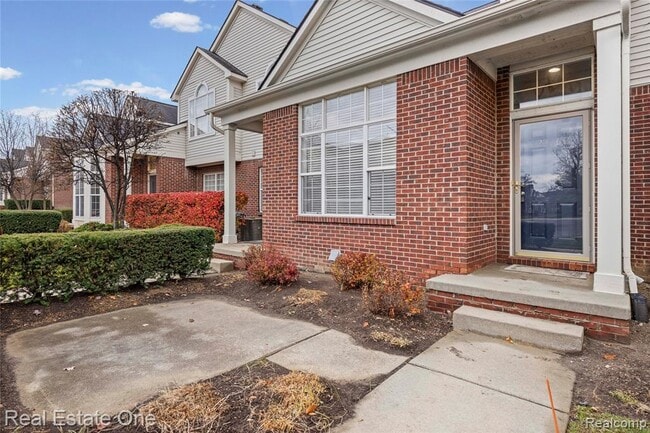 Building Photo - 23102 Alexa Dr