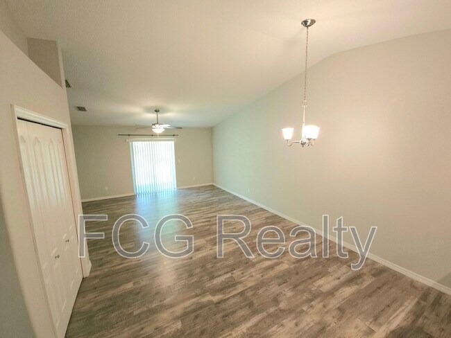 Building Photo - 9383 N Peachtree Way