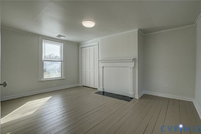 Building Photo - 5277 River Rd W