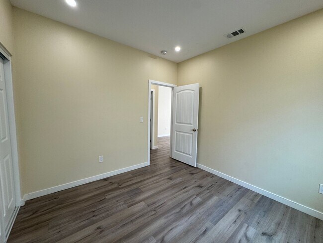 Building Photo - 2121 Ocean View Blvd