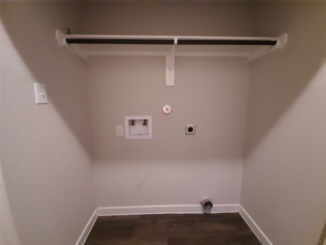 Building Photo - 9881 Grosbeak Ln