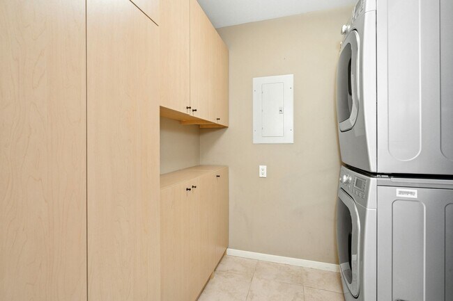 Building Photo - 2bd/1.75ba Seattle Condo