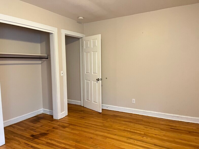 Building Photo - 132 Mayflower Rd