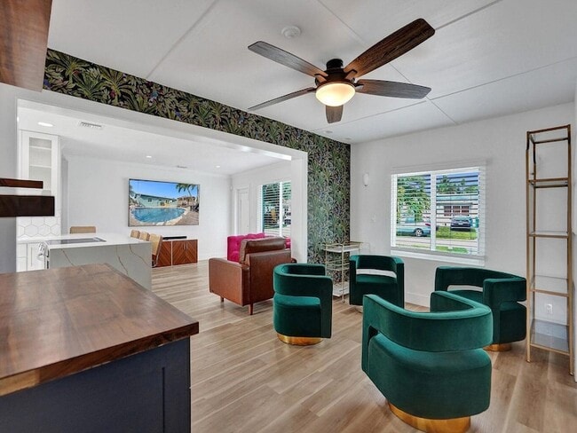 Building Photo - 2750 NE 10th Ave