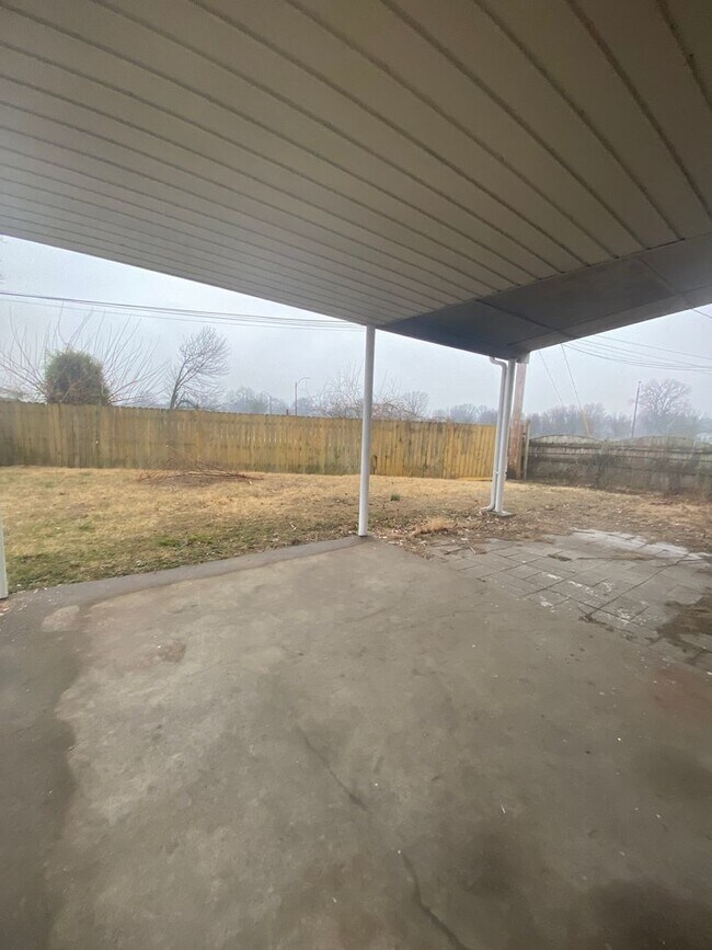 Building Photo - 2 Bed 2 Bath house with BONUS room in basement!