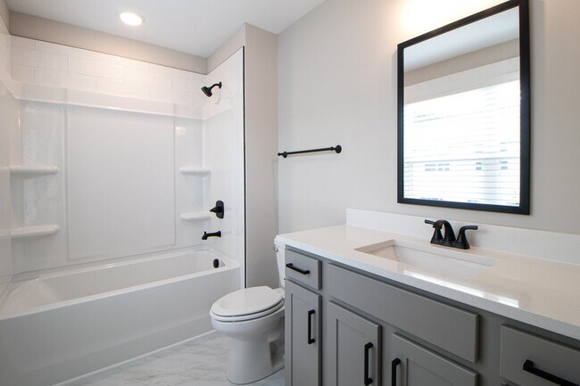 Building Photo - 166 Sango Dr