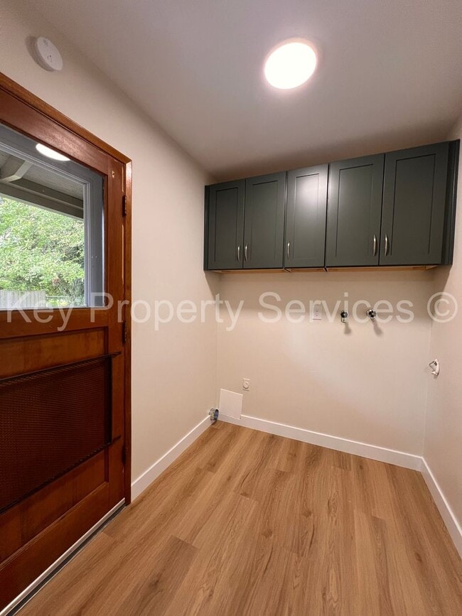 Building Photo - Beautifully Renovated Ranch in Vancouver H...