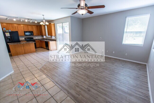 Building Photo - 10013 E Impala Ave