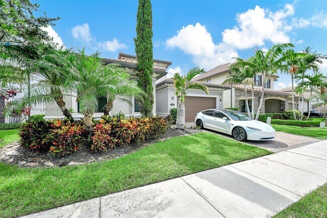 Building Photo - 8855 Watercrest Cir W