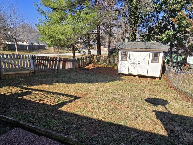 Building Photo - 1829 Alyssum Pl