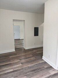 Building Photo - 616 Bellaire Ave