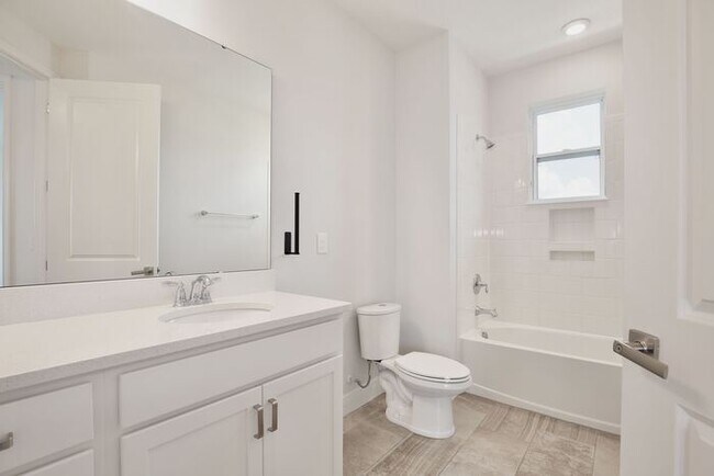 Building Photo - Charming 3/2.5 Courtyard Home with Loft & ...