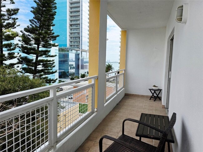 Building Photo - 471 NE 25th St