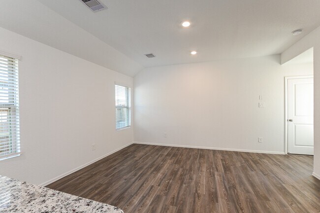 Building Photo - 18446 Summit Ranch Dr