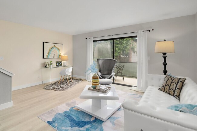 Building Photo - Fantastic location in the heart of downtown Kirkland!