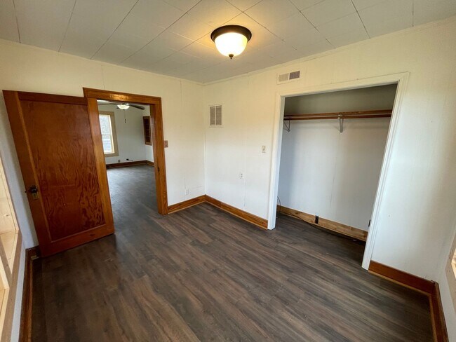 Building Photo - 555 Hopewell Rd