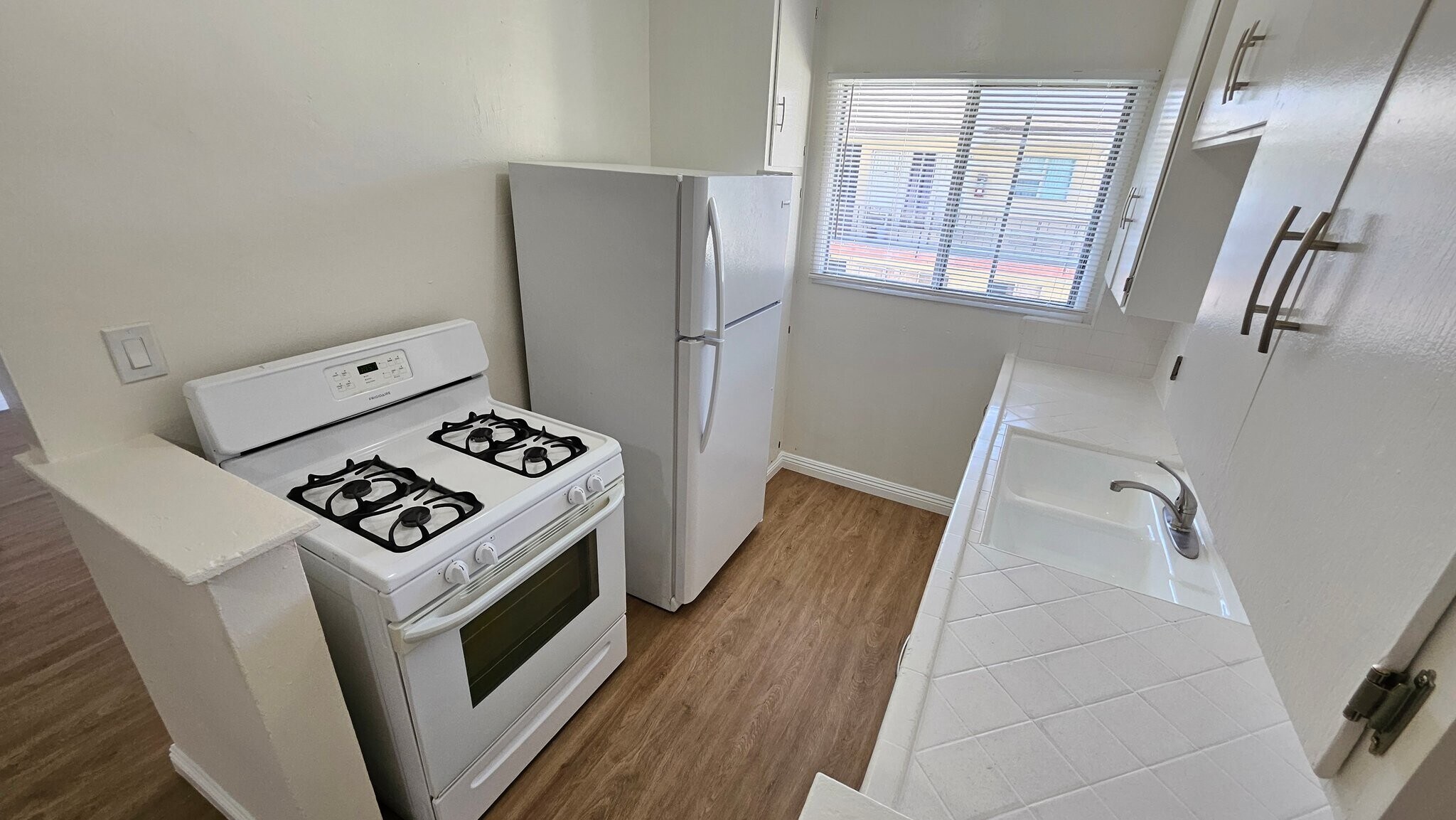 Building Photo - 3945 Stevely Ave