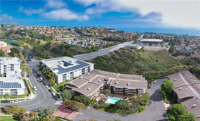 Building Photo - 6526 Ocean Crest Dr