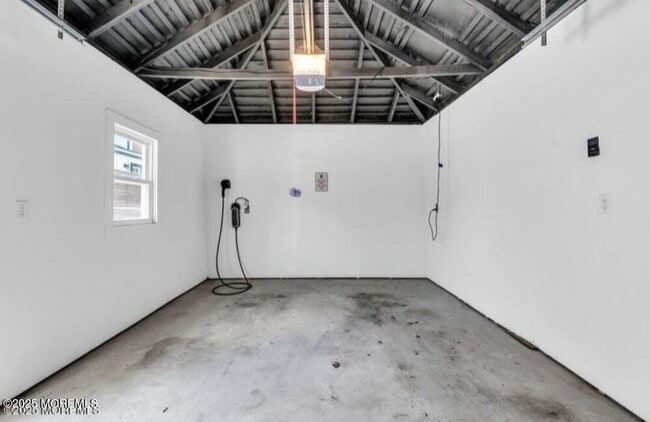 Building Photo - 208 E Bergen Pl