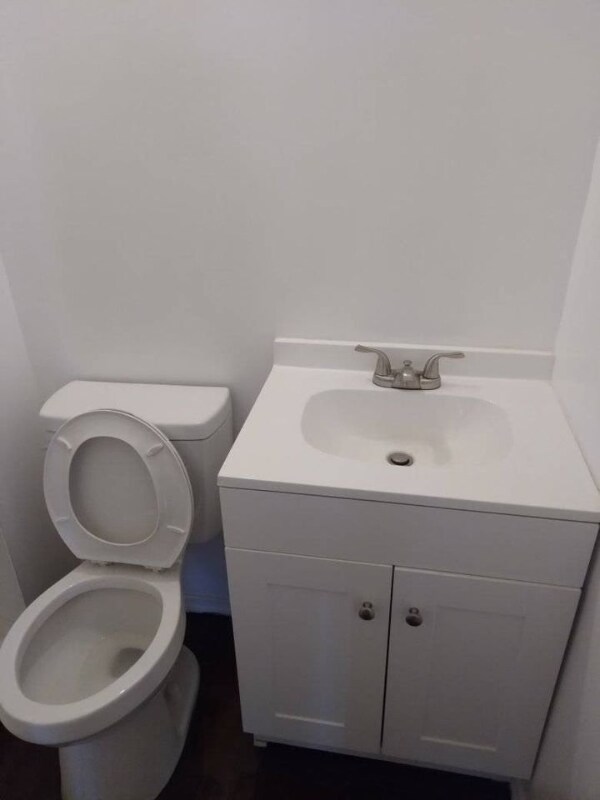 Building Photo - 190 Main St