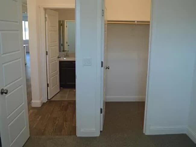 Building Photo - 2402 Urdaneta Way