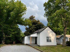 Building Photo - 408 Briggs St