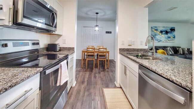 Building Photo - 3705 SW 27th St