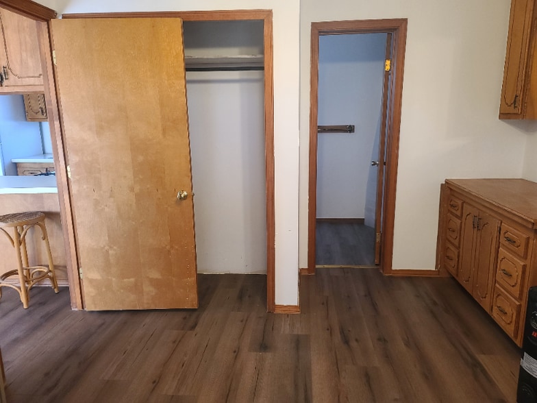 Building Photo - 1900 W Rte 66 Blvd