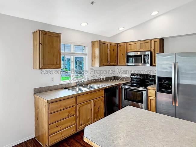 Building Photo - 2111 E White Oak Ct