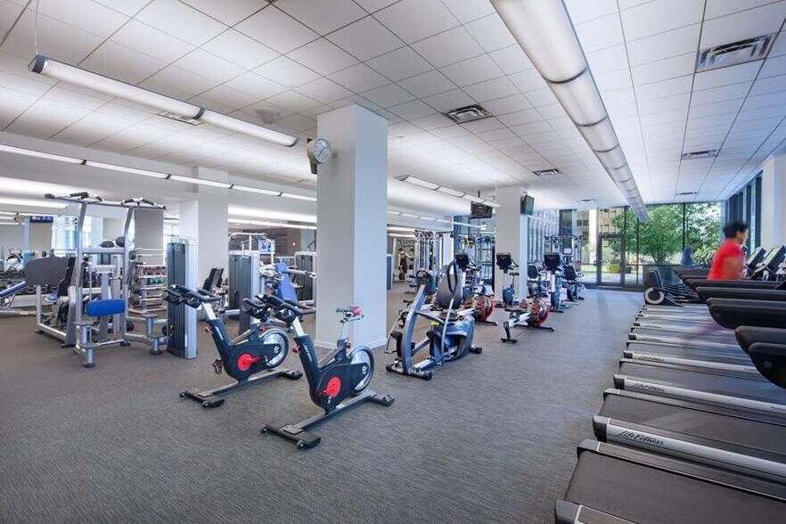 Building Photo - 323 E Ontario St