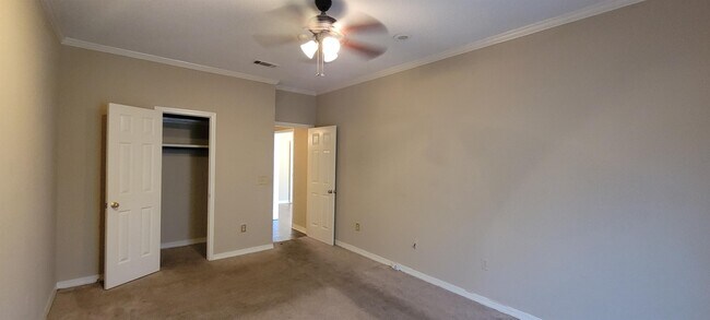 Building Photo - 22 River Run Dr