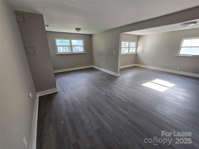 Building Photo - 2720 Englehardt St