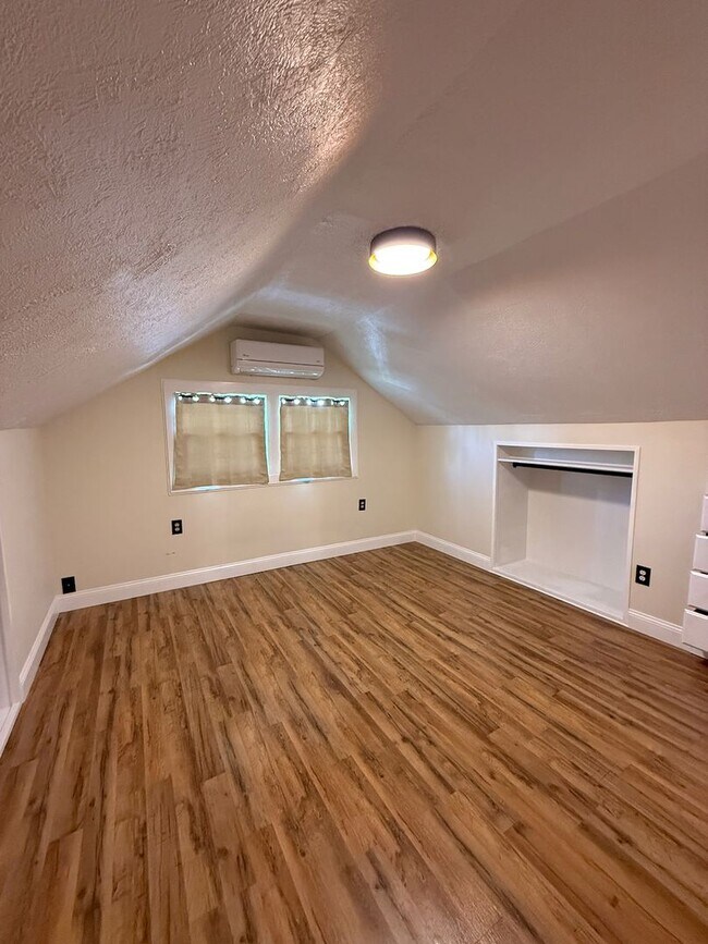 Building Photo - Remodeled 3 Bed 2 Bath Spokane Home w/ Large Fully-Fenced Yard + Huge Chicken Coop/Run & Garden!
