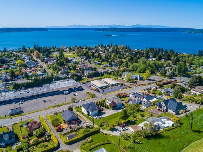 Building Photo - Wonderful Townhome in Browns Point with VI...