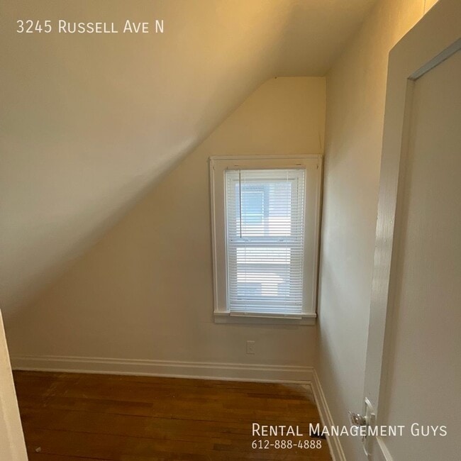 Building Photo - Charming 2 Bed/1 Bath + Den for Rent!