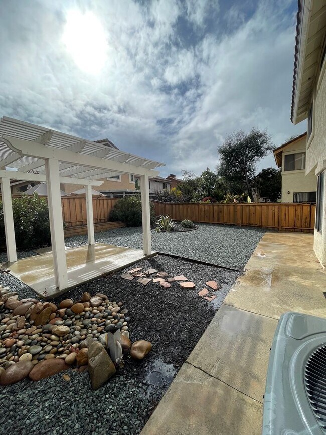 Building Photo - Absolutely stunning remodeled 3 bedroom 2 and half bathroom home in the heart of Mira Mesa!