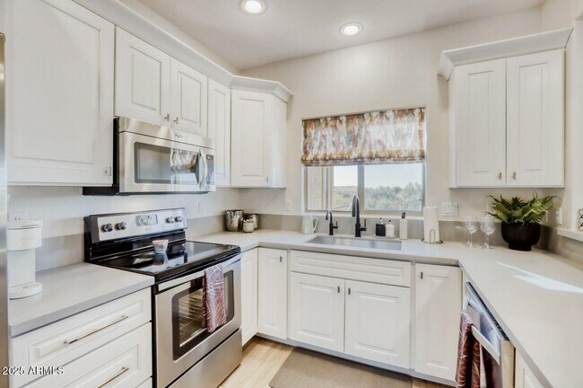 Building Photo - 8880 E Paraiso Dr