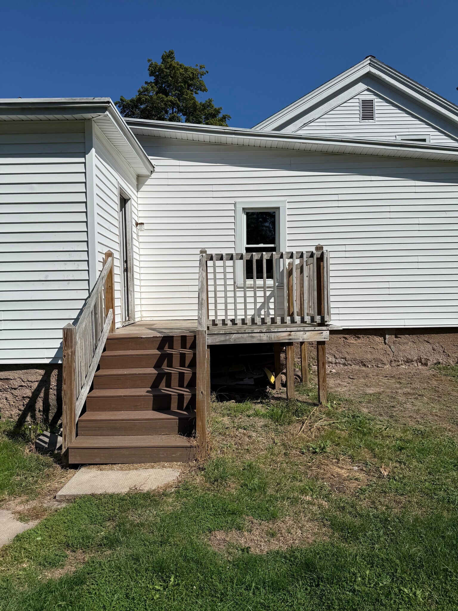 Private Back Deck - 30 East Ave