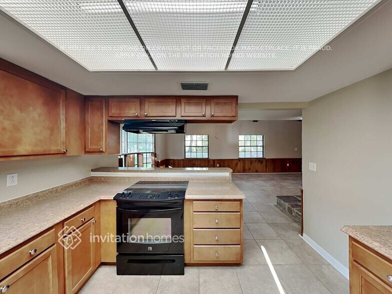 Building Photo - 311 Stanley Bell Dr