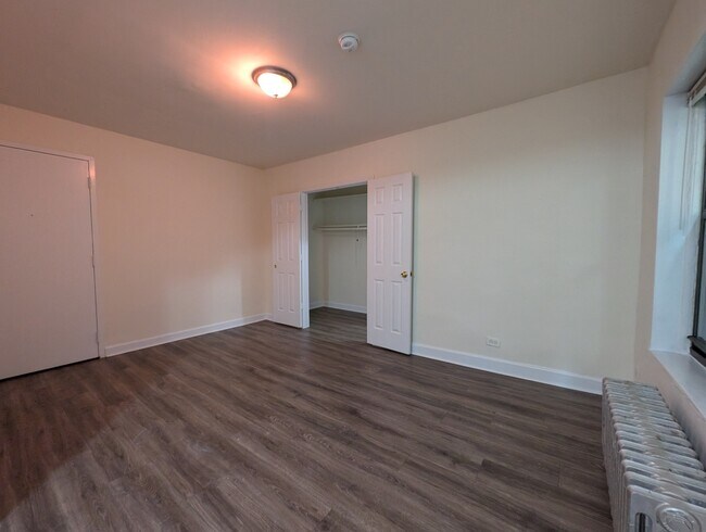 Building Photo - 5417 N Kenmore Ave