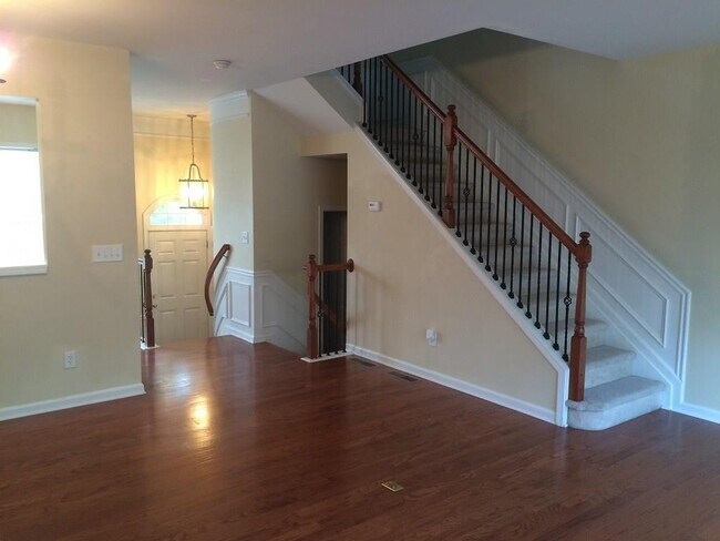 Building Photo - 1332 Thornborough Dr