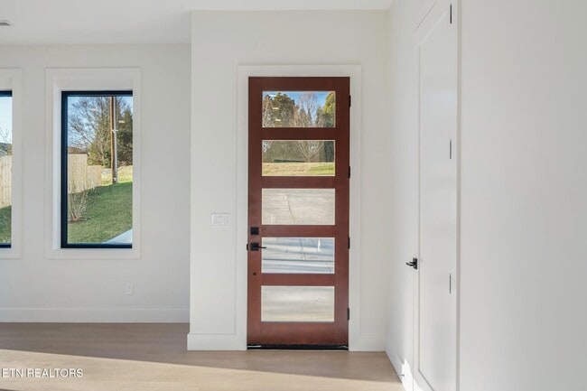 Building Photo - 7826 S Northshore Dr