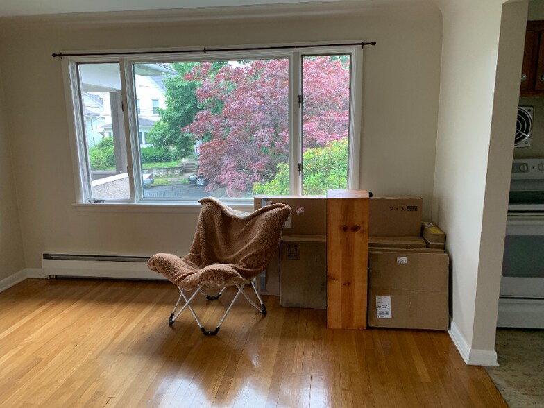 Building Photo - 307 Warren St