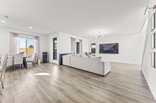 Building Photo - New Build, 4 bedroom, 3 full bathroom in the Master Planned Community; Landmark at Black Mountain...