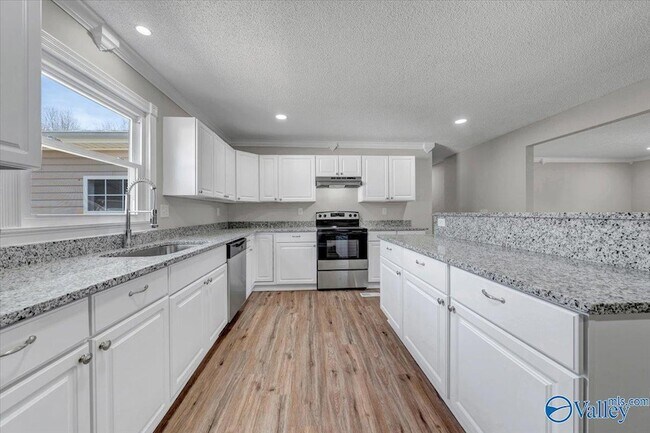 Building Photo - 117 Mandy Dr